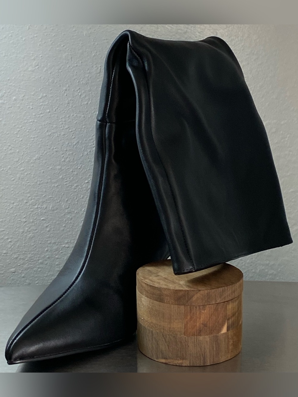 STEVE MADDEN LEATHER KNEE HIGH KITTEN HEEL BOOTS